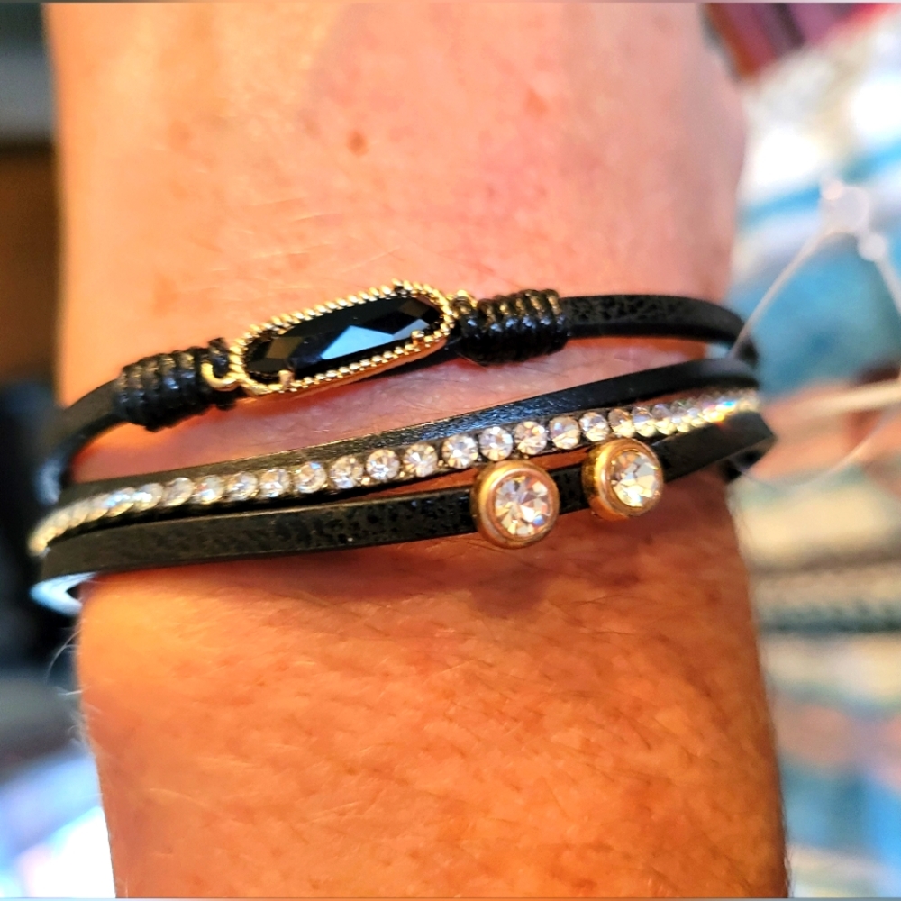 Howards black multi strand magnetic clasp bracelet